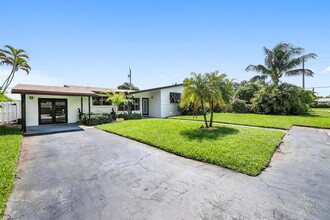 942 SE 13th Ave in Deerfield Beach, FL - Building Photo - Building Photo