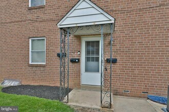 25 Windsor Rd in Glenside, PA - Building Photo - Building Photo