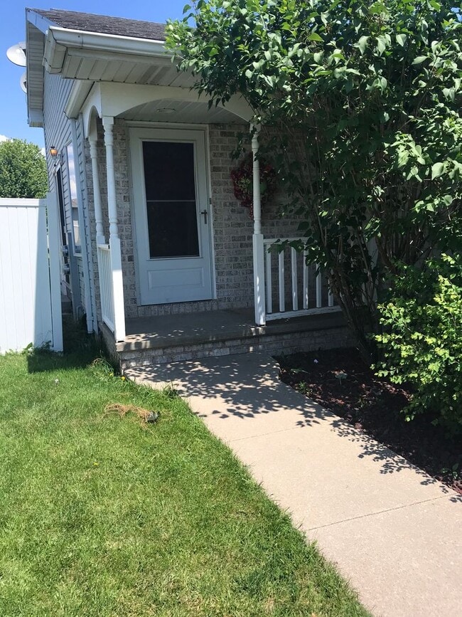 1042/1044-1044 W Florida Ave in Little Chute, WI - Building Photo - Building Photo
