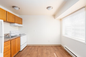 GREENTREE APARTMENTS in Seattle, WA - Building Photo - Interior Photo