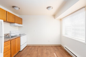 PARK HILL/GREENTREE APARTMENTS in Seattle, WA - Building Photo - Interior Photo