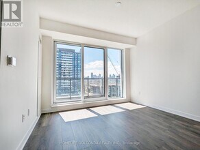 130 River St in Toronto, ON - Building Photo - Building Photo