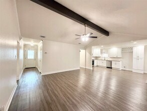 477 Oyster Creek Ct in Richwood, TX - Building Photo - Building Photo