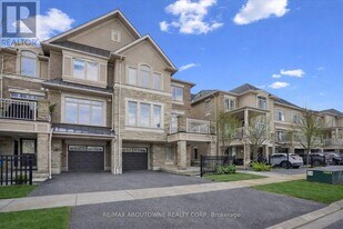 2548 Grand Oak Trail in Oakville, ON - Building Photo
