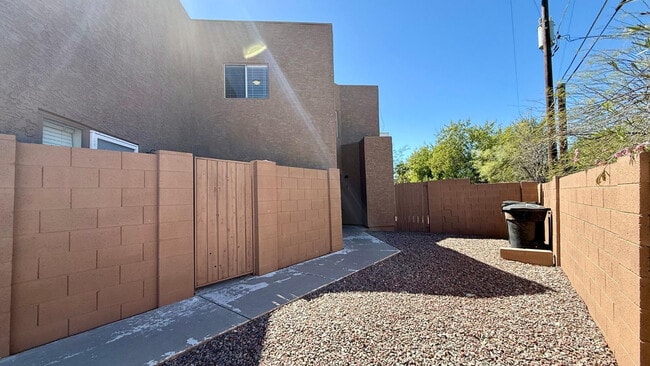 property at 1712 E Pepper Cir