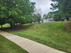 43 Sam Bonnell Dr in Clinton, NJ - Building Photo - Building Photo