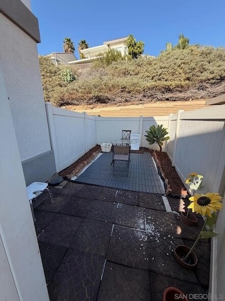 2715 Lake Pointe Dr in Spring Valley, CA - Foto de edificio - Building Photo