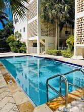 10001 W Bay Harbor Dr in Bay Harbor Islands, FL - Building Photo - Building Photo