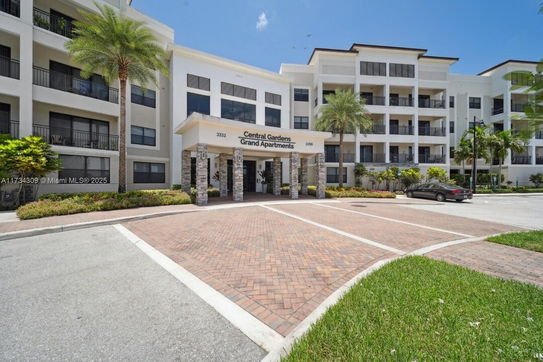 3333 Central Gardens Cir in Palm Beach Gardens, FL - Foto de edificio