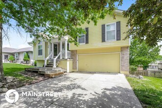 911 SW Shorthorn Dr in Grain Valley, MO - Building Photo - Building Photo