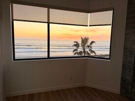 111 Tamarack Ave, Unit 305 in Carlsbad, CA - Building Photo