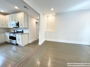 201 E Cottage St in Boston, MA - Foto de edificio - Building Photo