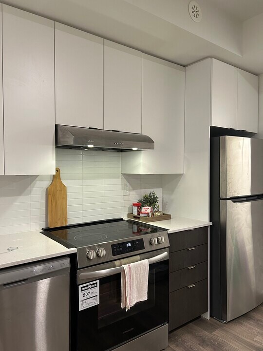 135 Canon Jackson Dr in Toronto, ON - Building Photo