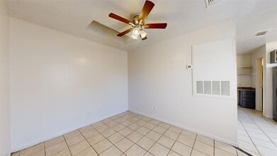 725 Peppertree Dr, Unit 16 in Bryan, TX - Building Photo - Building Photo