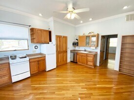 135 J Ave in Coronado, CA - Building Photo