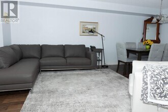 3845 Lake Shore Blvd W in Toronto, ON - Building Photo - Building Photo