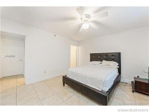 677 NE 24th St-Unit -207 in Miami, FL - Building Photo - Building Photo