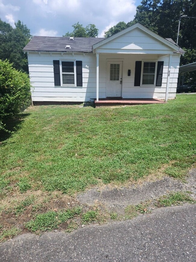 property at 303 W Hilltop Cir