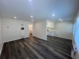 15025 Burbank Blvd, Unit 2 in Van Nuys, CA - Building Photo
