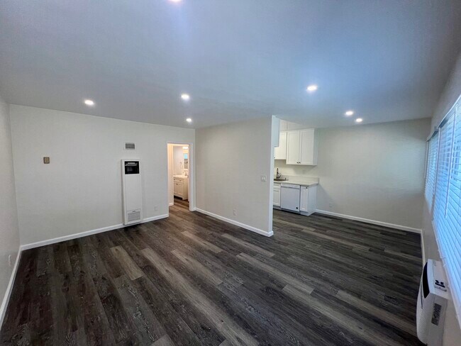 15025 Burbank Blvd, Unit 2