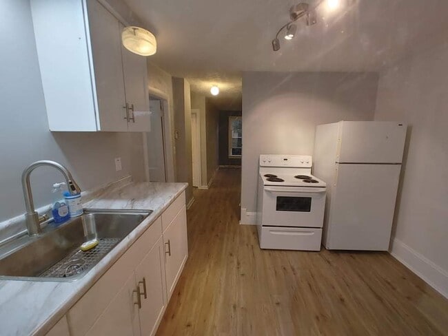 1427 Winchester Ave, Unit Upper