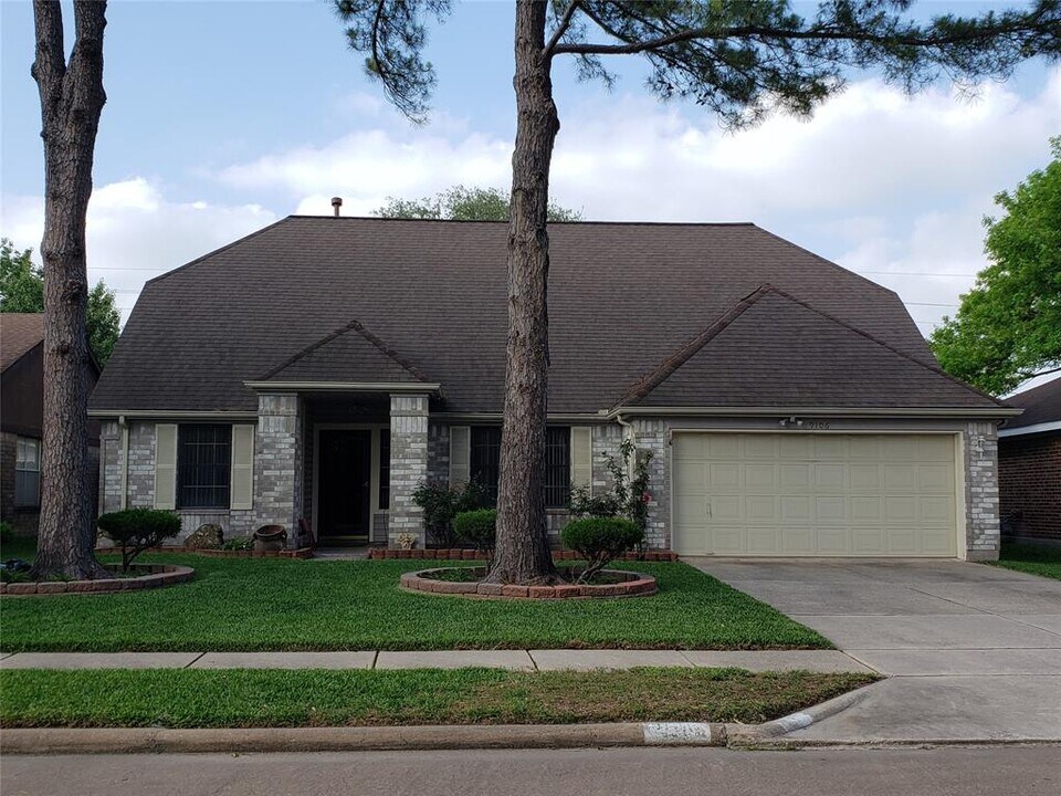 9106 Walnut Glen Dr in Houston, TX - Foto de edificio