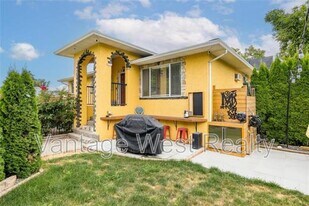 1440 Ethel St in Kelowna, BC - Building Photo