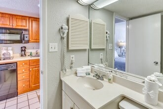 9550 Shore Dr, Unit 226 in Myrtle Beach, SC - Building Photo - Building Photo
