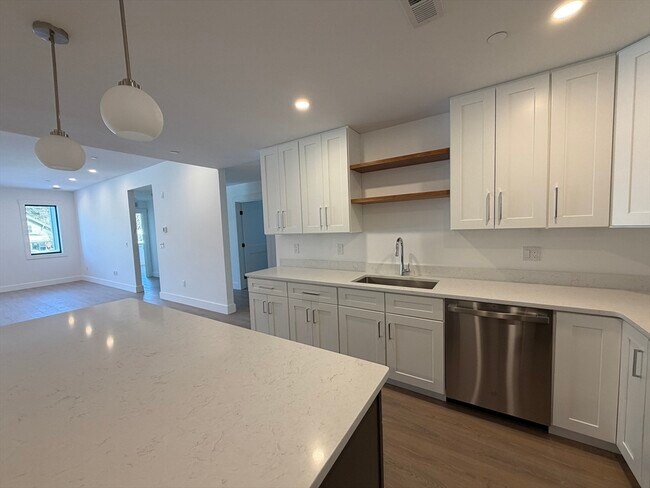 1060 Main St in Millis, MA - Building Photo - Building Photo