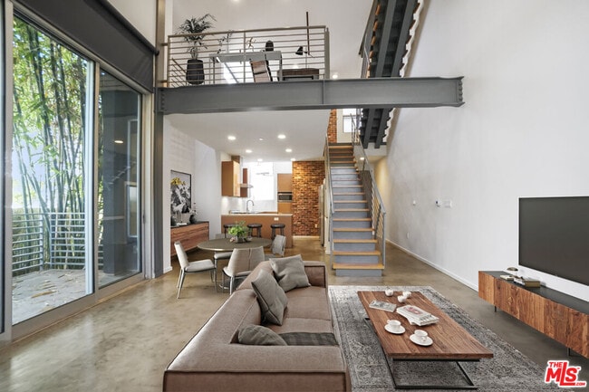 1220 N Orange Grove Ave in Los Angeles, CA - Building Photo - Building Photo