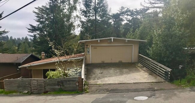 property at 1721 Arrowhead Dr