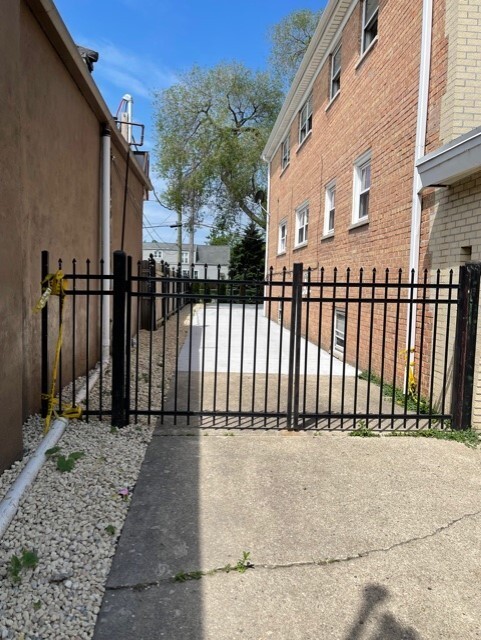 4570 N Narragansett Ave in Harwood Heights, IL - Building Photo - Building Photo