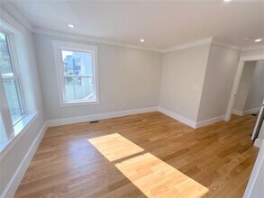 37 Governor Winthrop Rd, Unit 1 in Somerville, MA - Building Photo - Building Photo