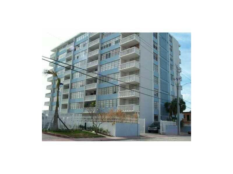 2016 Bay Dr, Unit 405 in Miami Beach, FL - Foto de edificio