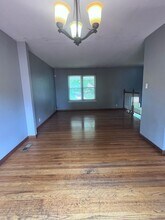 1505 Burning Tree Dr in Florissant, MO - Foto de edificio - Building Photo