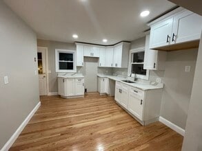 46 Cedar Hill Rd in Northborough, MA - Foto de edificio - Building Photo