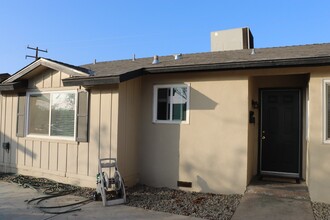 2334 W Cambridge Ave in Visalia, CA - Building Photo - Building Photo