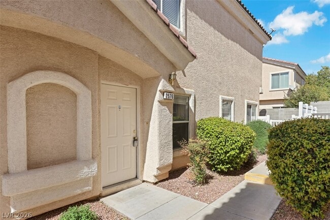 2576 Lazy Saddle Dr in Henderson, NV - Building Photo - Building Photo