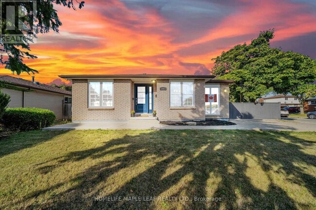 property at 4 Lisa Ct