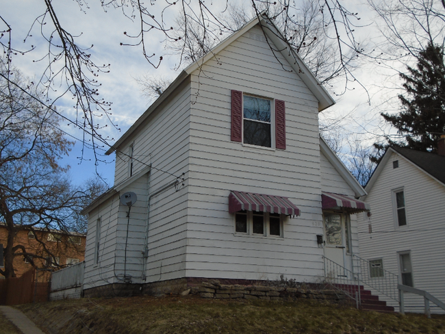 935 Baraga St NE in Grand Rapids, MI - Building Photo - Building Photo