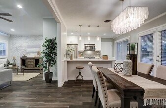 6022 Woodbrook Ln in Houston, TX - Building Photo - Building Photo