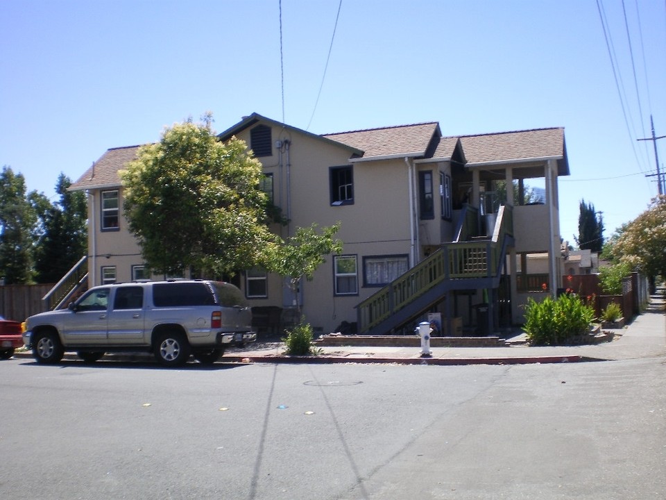 1020 Bennett Valley Rd in Santa Rosa, CA - Building Photo