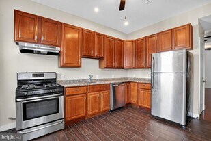 112 E Allen St in Philadelphia, PA - Building Photo