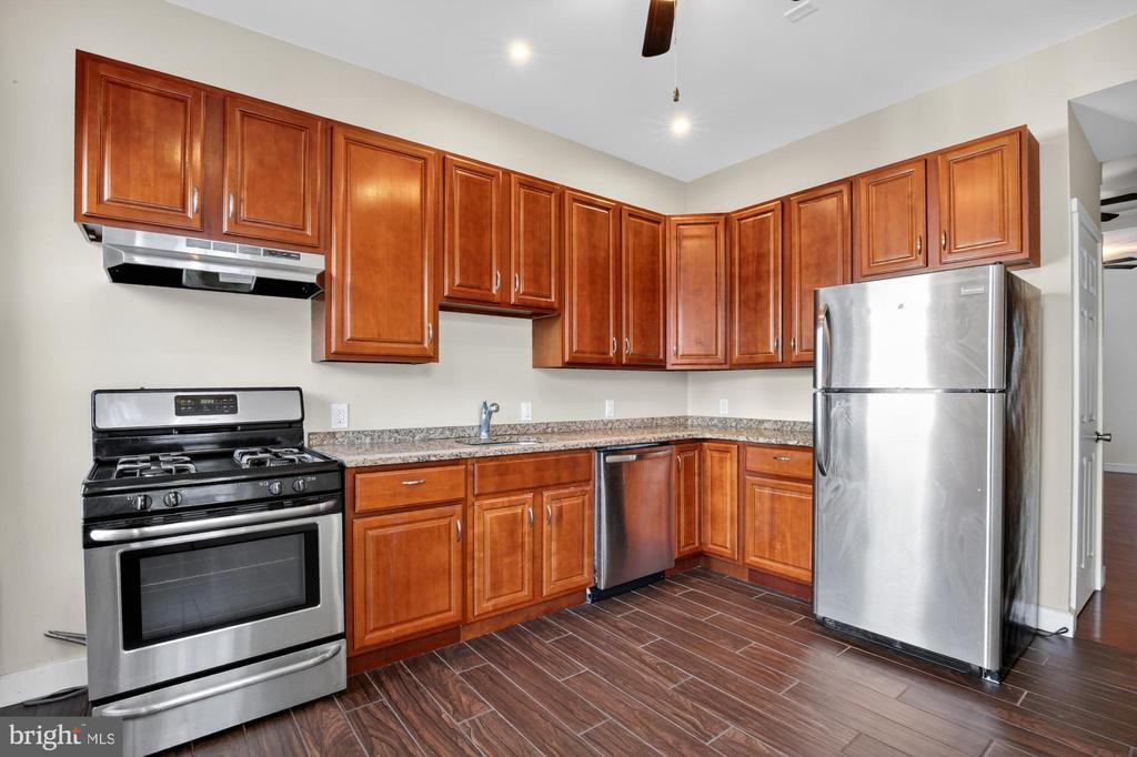 112 E Allen St in Philadelphia, PA - Building Photo