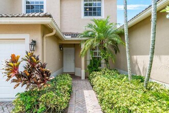 6427 Park Lake Cir in Boynton Beach, FL - Foto de edificio - Building Photo