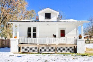115 S Lawn Ave in O'Fallon, IL - Building Photo