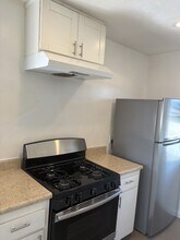 7702 Chapman Ave in Garden Grove, CA - Foto de edificio - Building Photo