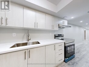 80 Armilia Pl in Whitby, ON - Building Photo - Building Photo