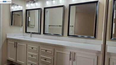 39623 Embarcadero Terrace in Fremont, CA - Building Photo - Building Photo