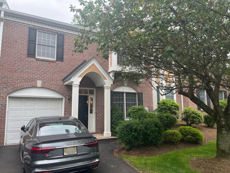 75 Spring Hill Cir in Wayne, NJ - Building Photo